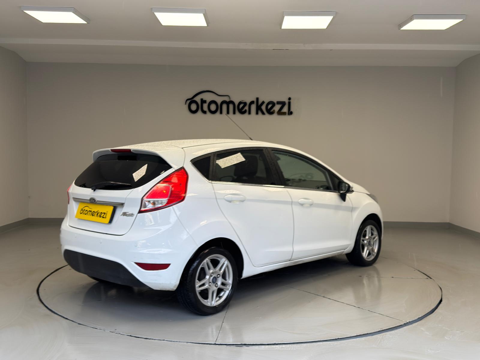 FORD FIESTA 15